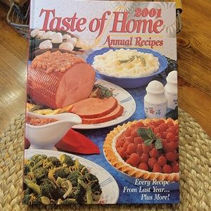 LIKE NEW!! 2001 Taste of Home Annual Cookbook